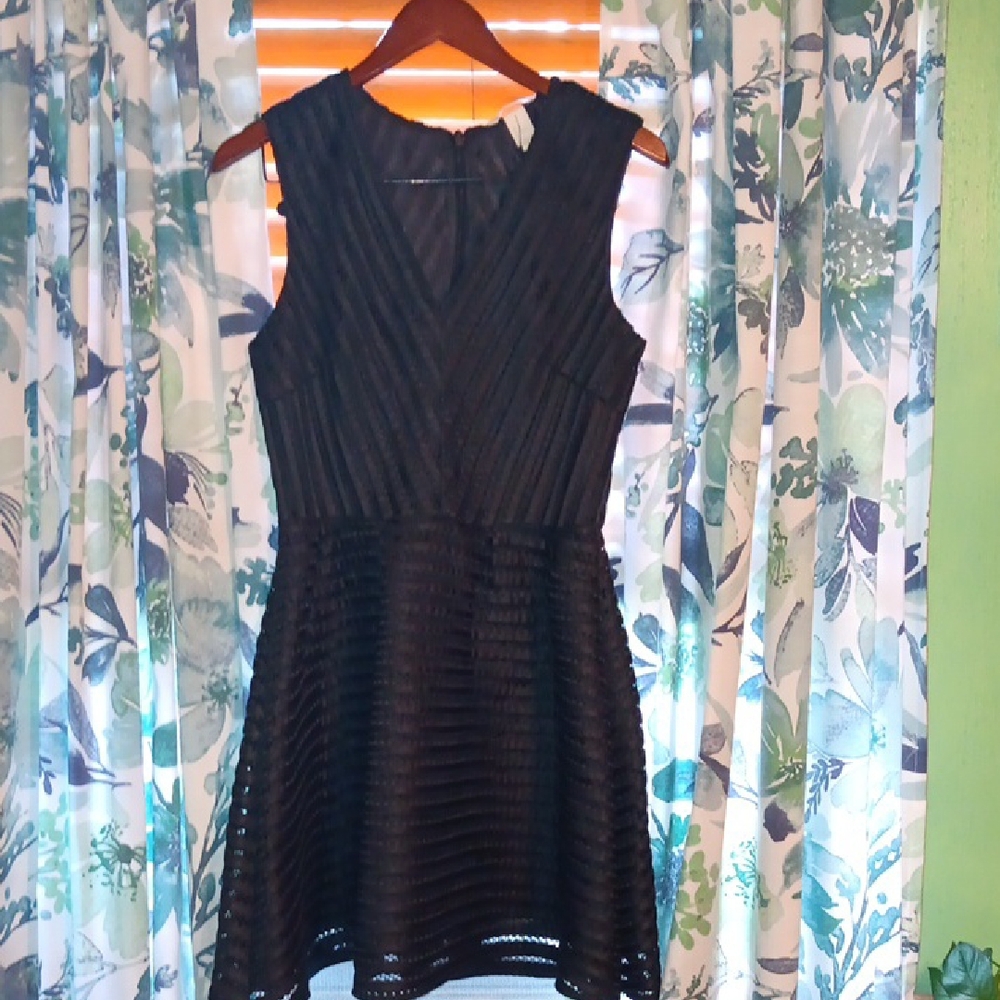 Chic Black Sleeveless Mini Dress